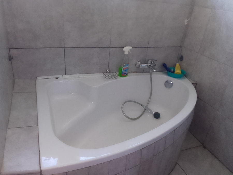 5 Bedroom Property for Sale in Protea Park North West